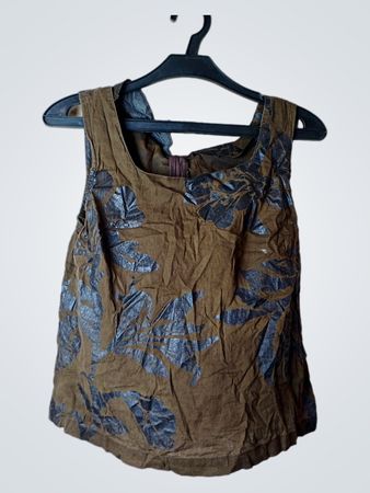 Braunes ärmelloses Top mit Blattmuster