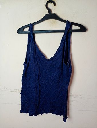 Marineblaues Crinkle-Top