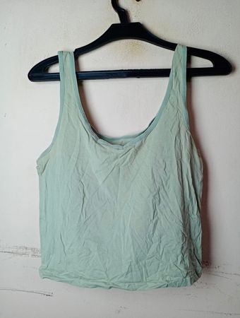 Grünes Tanktop