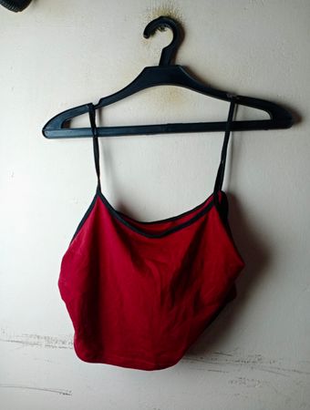 Rotes Spaghetti-Träger Cropped Top