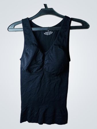 Schwarzes geripptes Tank-Top