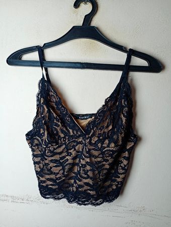 AMISU Schwarzes Spitzen-Cami-Top