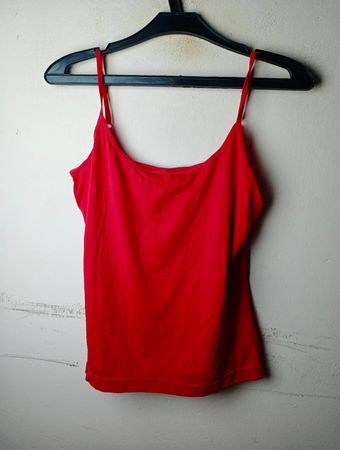 Rote Spaghetti-Träger-Camisole