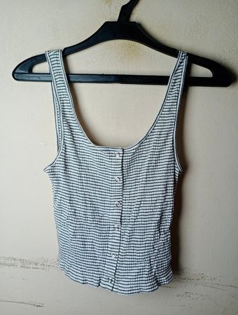 Geteiltes gestreiftes Tanktop