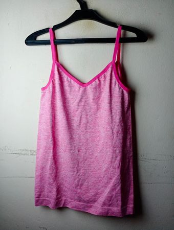 Rosa Spaghetti-Träger Tanktop