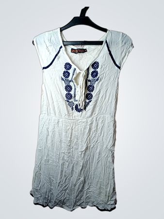 OPEN MOON Weißes Kleid mit blauer Stickerei