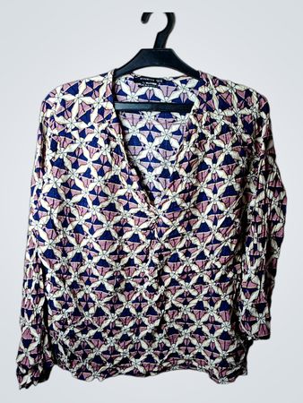 Reservierte Langarm-Printbluse