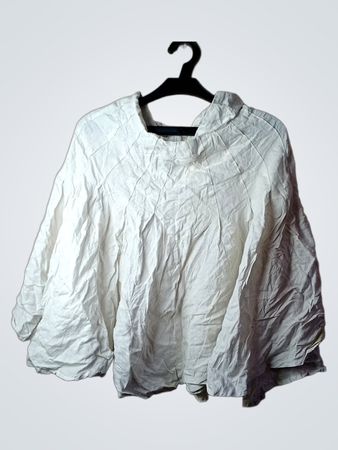 Weißes gefaltetes Top