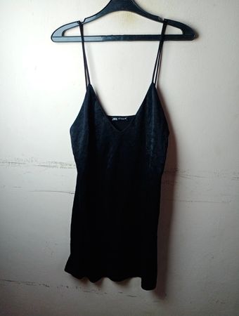 ZARA schwarzes Samt-Cami-Kleid
