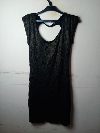 Terranova Schwarzes Spitzenkleid mit Herz-Ausschnitt