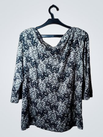 Schwarz-weiß gemusterte Bluse