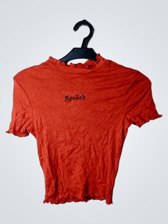 Rotes "Spoiled" Lettuce Hem T-Shirt