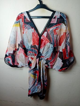 Durchsichtige Kimono-Stil Bluse mit abstraktem Druck