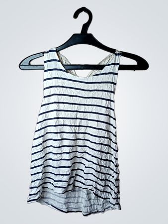 Gestreiftes Tanktop in Weiß und Marineblau mit Spitzen-Schmetterlingsrücken