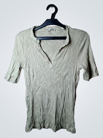 Texturiertes V-Ausschnitt T-Shirt