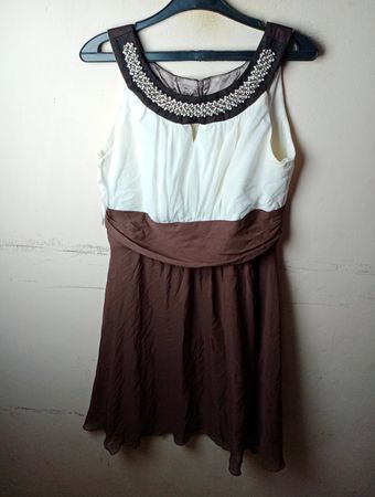 Paris Collection Damen Kleid mit Perlen-Halsauschnitt
