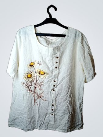 Weißes T-Shirt mit Gänseblümchen-Motiv