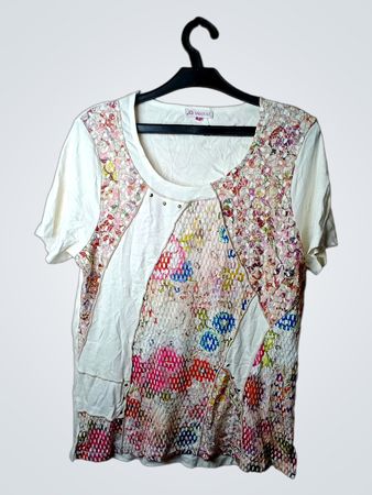 Weißes T-Shirt mit floralem Patchwork