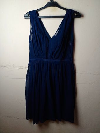 Marineblaues ärmelloses Kleid