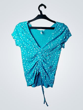 Türkises gerafftes T-Shirt mit Blumenmuster und Kordelzug
