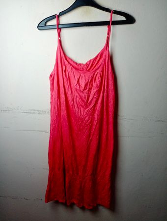Rosa Spaghetti-Träger Kleid