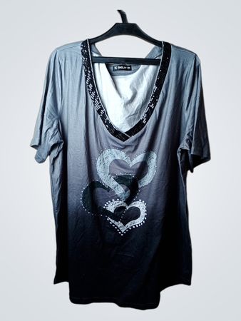 SHEILAY Damen Graues Ombre V-Ausschnitt T-Shirt mit Herzdesign und Pailletten