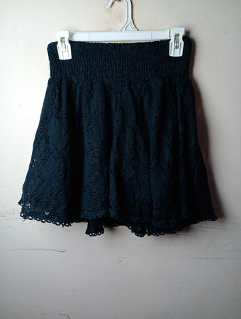 Schwarzer Spitzen-Minikilt