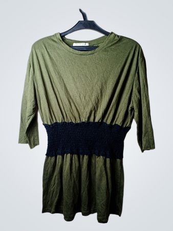 Blu deise Damen Grün Kleid mit schwarzem Rüschensaum