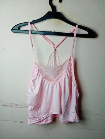 Tanktop mit pinkem Spitzenbesatz