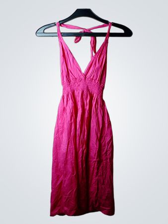 Rosa Halterneck-Kleid