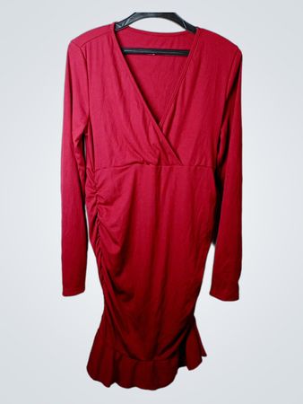 Rotes Rüschenshirt-V-Ausschnitt Langarmkleid mit Rüsche am Saum