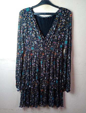 Robe noire à imprimé floral
