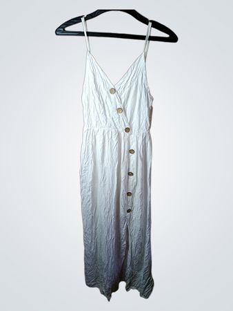 Weißes Kleid mit Knöpfen