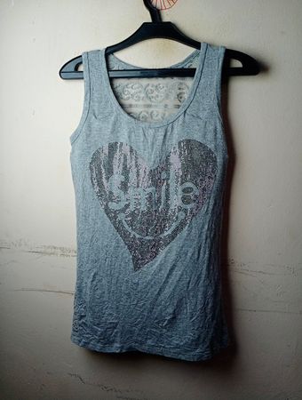 Grau Tanktop mit Herz-Lächeln Grafik