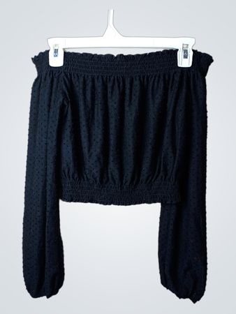 Schwarzes schulterfreies Smocked-Top mit Puffärmeln
