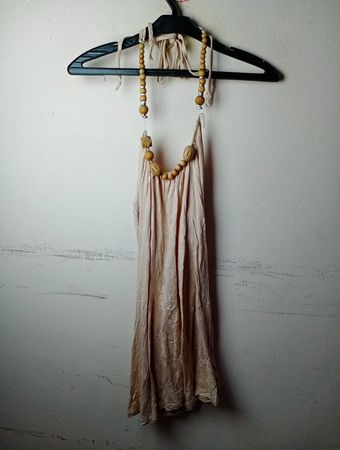 SAMISU Damen Beiges Perlen-Halterkleid