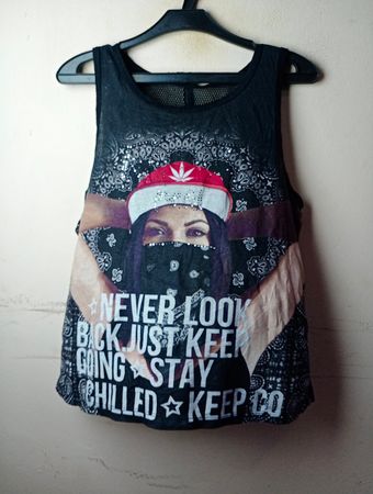 Schwarzes Tanktop mit Grafikdruck und Text