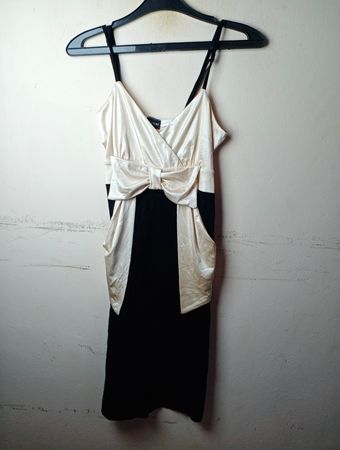 BODYFLIRT Kleid mit Creme- und Schwarzschleifen-Detail