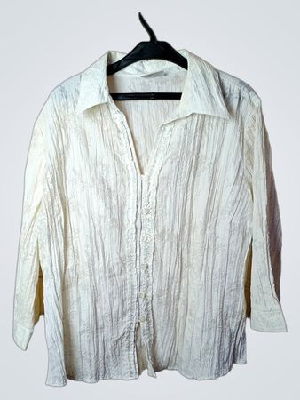Weiße strukturierte Button-Up-Hemd