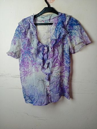 MENARE Damen lila Blumendruck transparente Rüschentop Größe 40