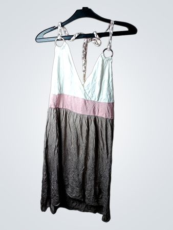 Pfirsichfarbener Blockfarben-Halterkleid