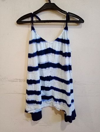 Gestreiftes Tanktop in Weiß und Blau