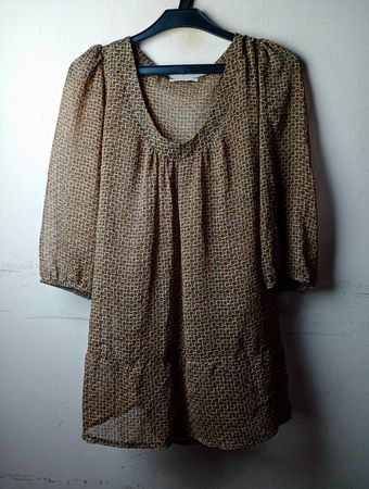 Transparentes bedrucktes Kleid
