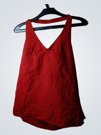 Rotes kariertes V-Ausschnitt-Oberteil