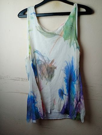 Weißes Tanktop mit abstraktem Blumenmuster