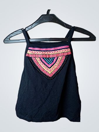 H&M Coachella Offizielle Kollektion Schwarzes Trägershirt mit besticktem Vorderteil