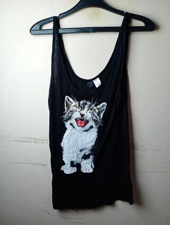 Schwarzes Tanktop mit Kätzchen-Grafik