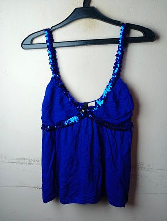 Blaues Tanktop mit Pailletten