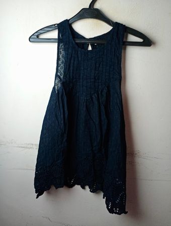 Schwarzes Spitzenbesatzkleid