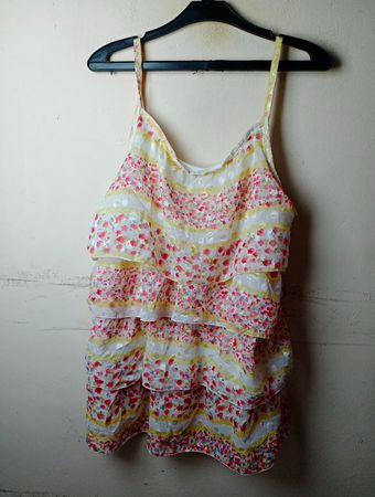 Floral Ruffle Stufen-Kleid